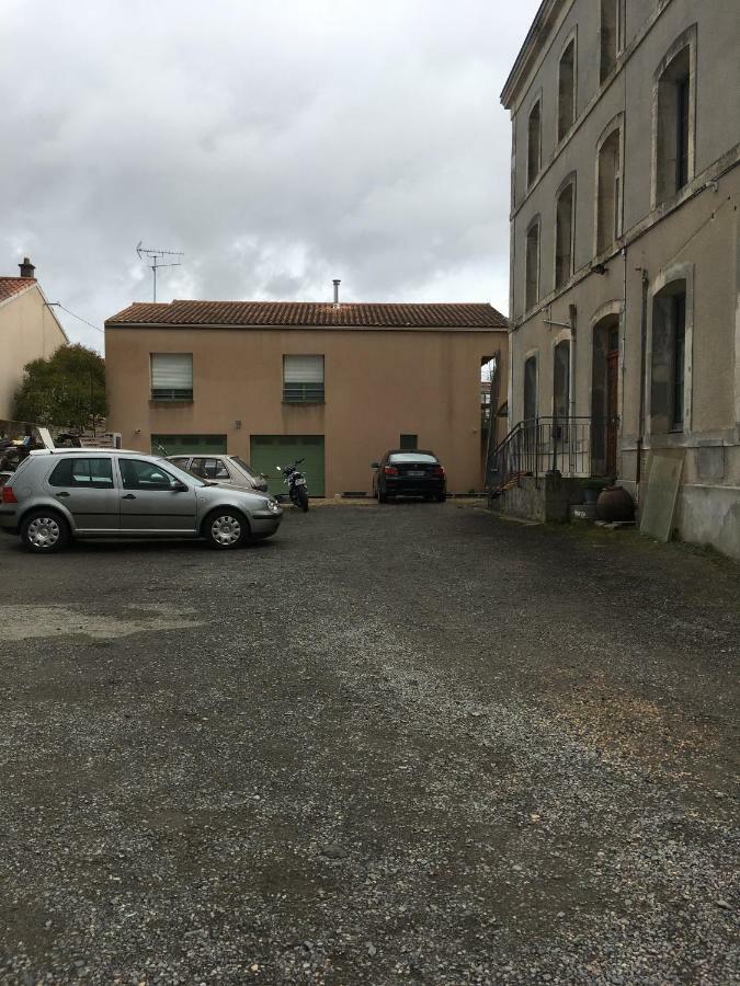Au Chabichou Hotell Niort Eksteriør bilde
